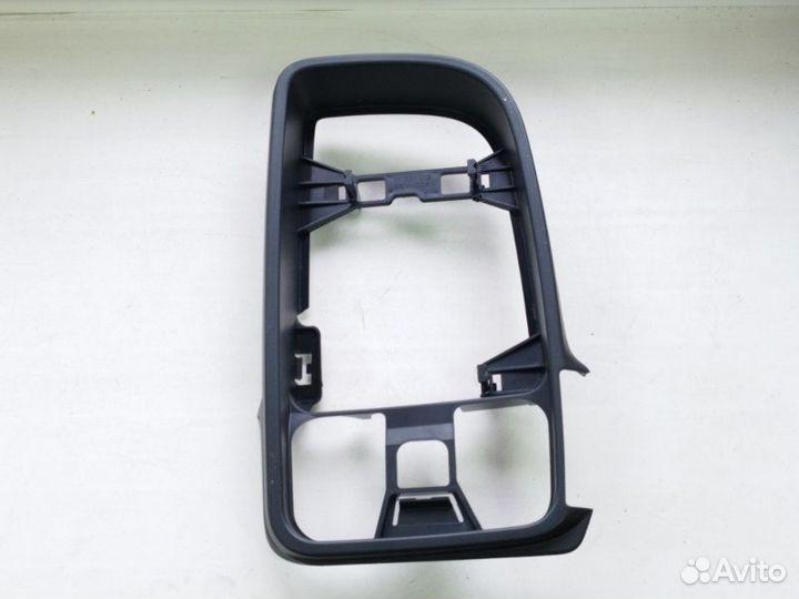 Рамка зеркала правая Mercedes Sprinter W907 OM651