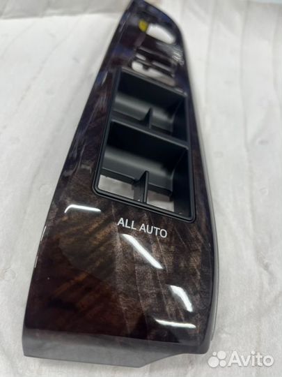 Накладка блока управления стеклоподъемником Toyota