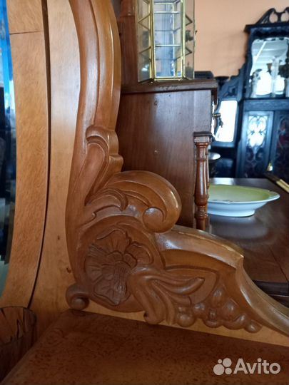 Антикварный дамский туалетный стол. 1920-е годы