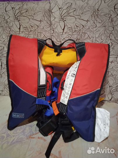 Продам спасательный жилет с балончиком
