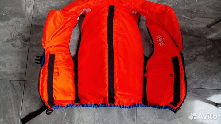 Спасательный жилет