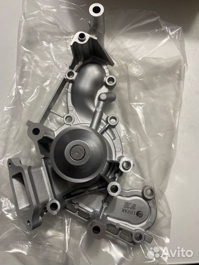 Насос водяной Toyota Land Cruiser LC200