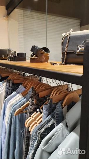 Торговое оборудование. Стойки вешало для одежды