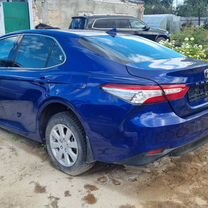 Toyota Camry 2.5 AT, 2021, битый, 90 000 км, с пробегом, цена 1 650 000 руб.