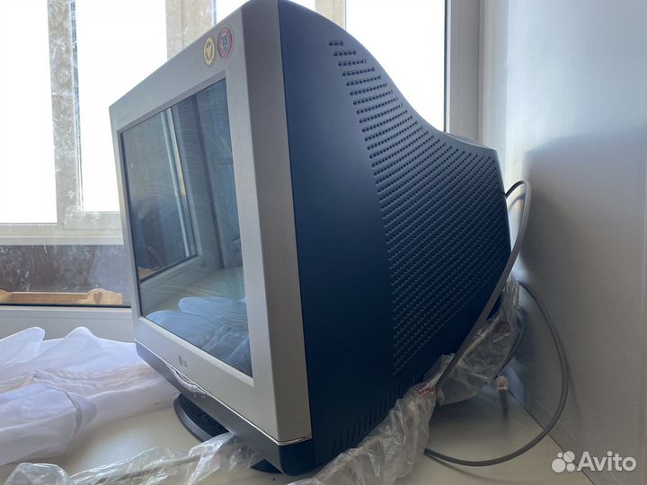 Монитор LG F720B