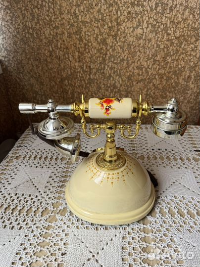 Винтажный стационарный телефон