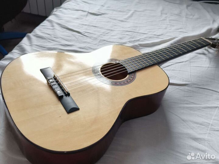 Классическая гитара с чехлом в подарок
