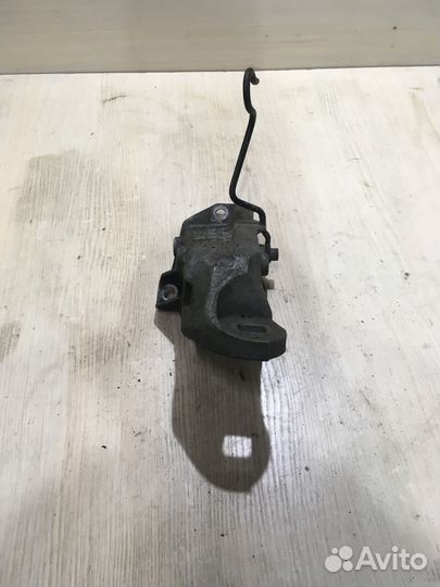 Кронштейн двигателя левый Ауди 80 Б4 893199307A