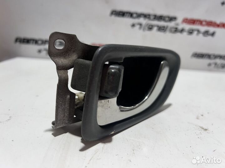 Ручка внутреняя задняя левая Mitsubishi Galant