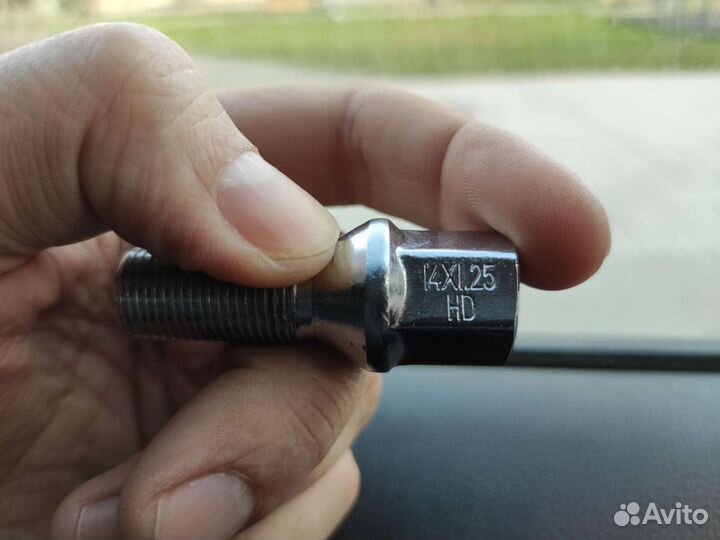 Колесные болты (20 штук) M14x1.25 конус