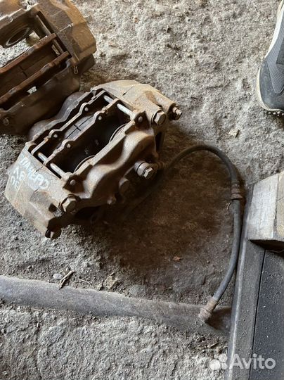 Суппорта паджеро 4