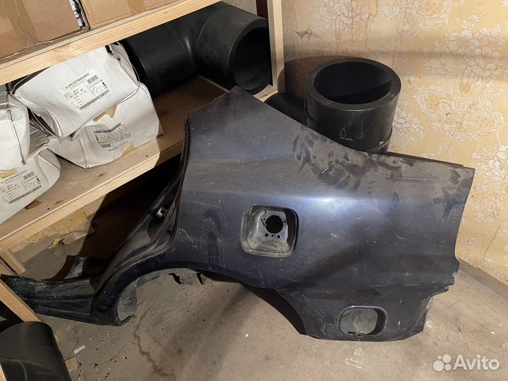 Крылья задние на Mitsubishi Carisma MR125385 левое