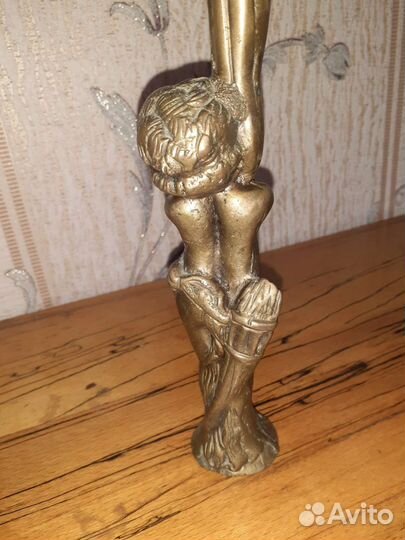 Бронзовая фигурка