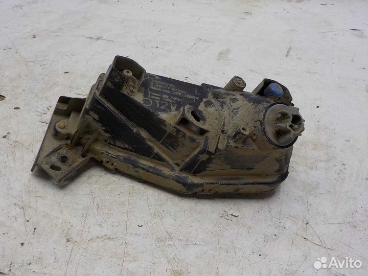 Фонарь противотуманный левый Toyota Fortuner 2015