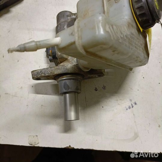 Главный тормозной цилиндр Volkswagen Tiguan