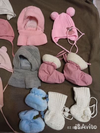 Шапочки, пинетки от 2 - 8 мес