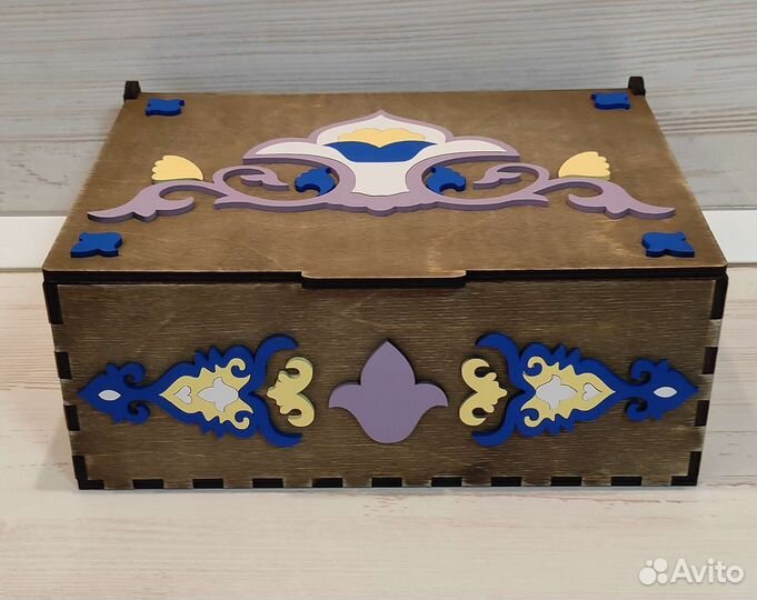 Деревянная шкатулка