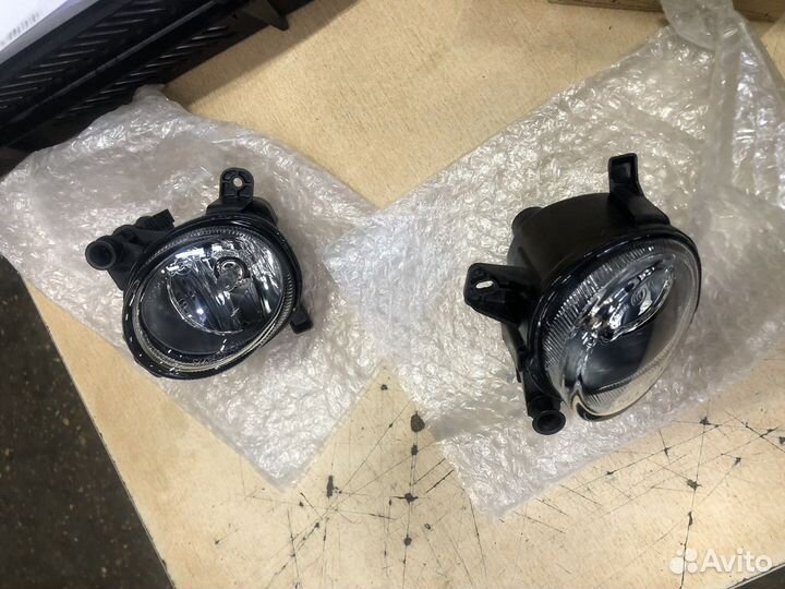 Фара противотуманная правая 8т0941700е Audi Q3