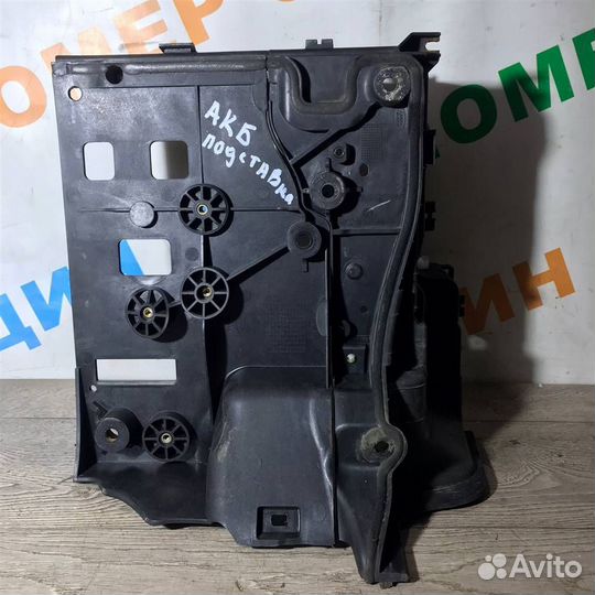 Подставка под АКБ Land Rover Discovery III 2004-2