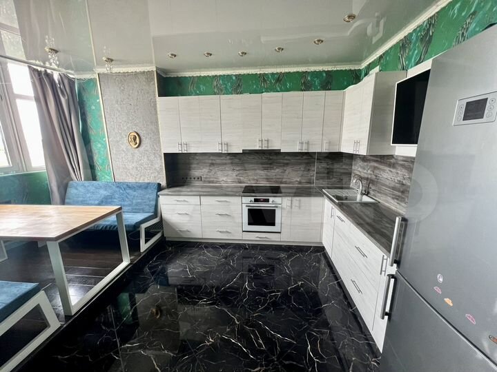 2-к. квартира, 70 м², 2/14 эт.