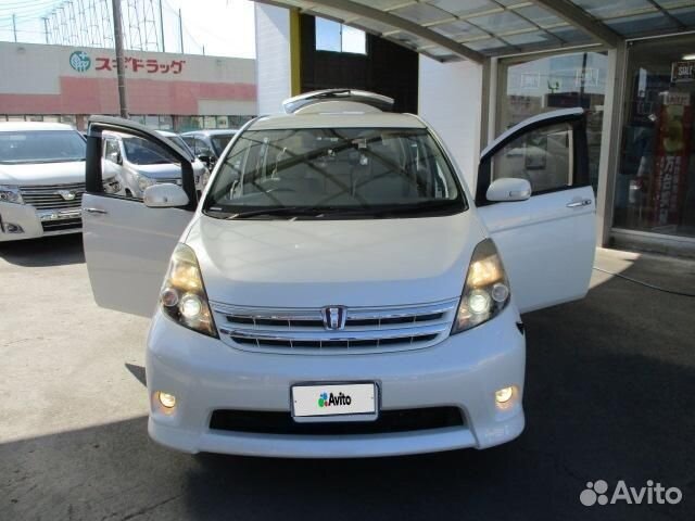 Toyota Isis 1.8 CVT, 2012, 45 000 км