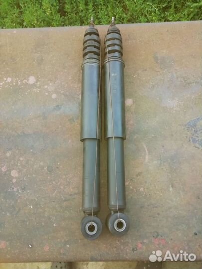 Задние амортизаторы Логан-Сандеро