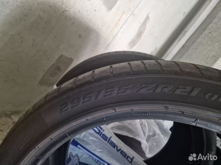 Pirelli P Zero PZ4 295/35 R21 107Y