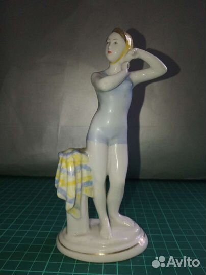 Фарфоровые статуэтки СССР Юная пловчиха