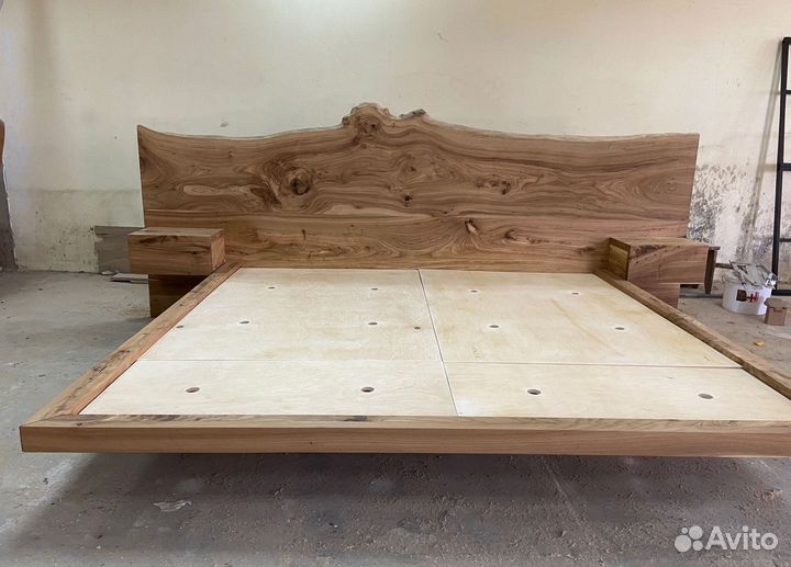 Кровать из массива дерева