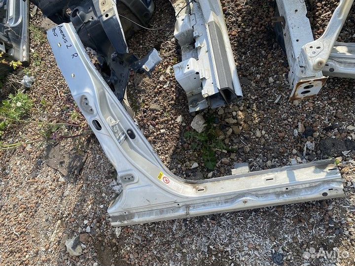 Порог со стойкой правый toyota avensis II 2003-200