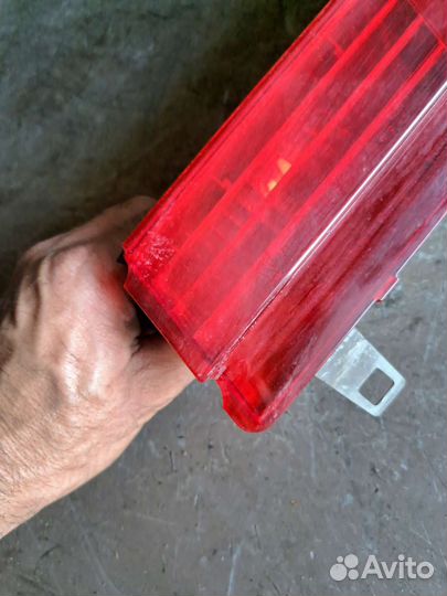 Фонарь крышки багажника правый BMW E65