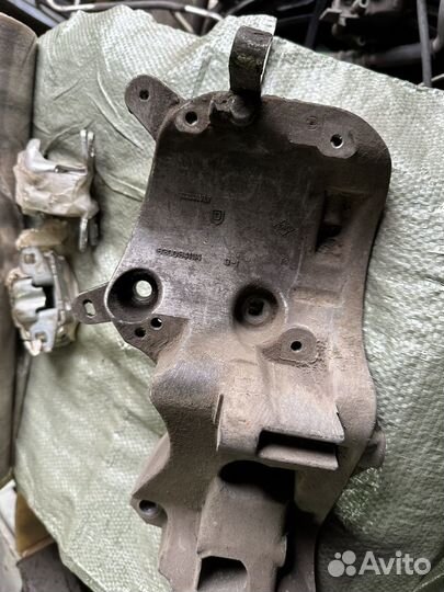 Кронштейн генератора Рено Логан 1 2005-2014