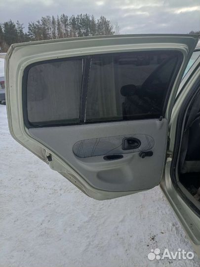 Задняя левая дверь Renault Symbol