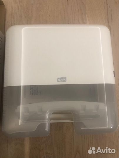 Tork Мини-диспенсер для листовых полотенец