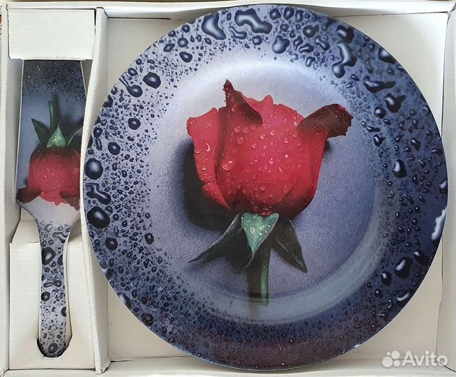 Тортовница с лопаткой