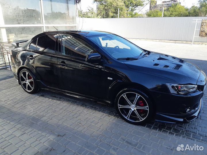 EVO рестайлинговый капот на Mitsubishi Lancer X