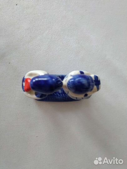 Фарфоровая статуэтка