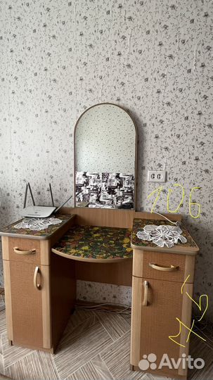 Тумба с зеркалом