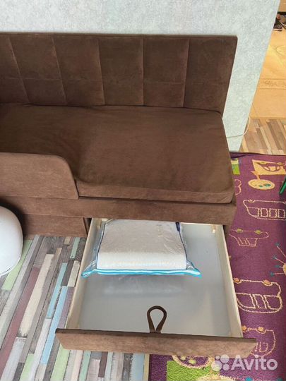 Детская кровать со спинкой