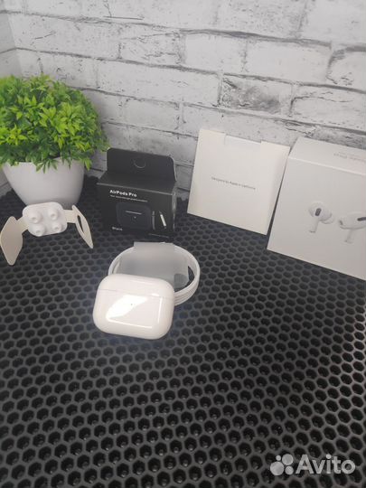 AirPods Pro (новые, ростест) + Чехол