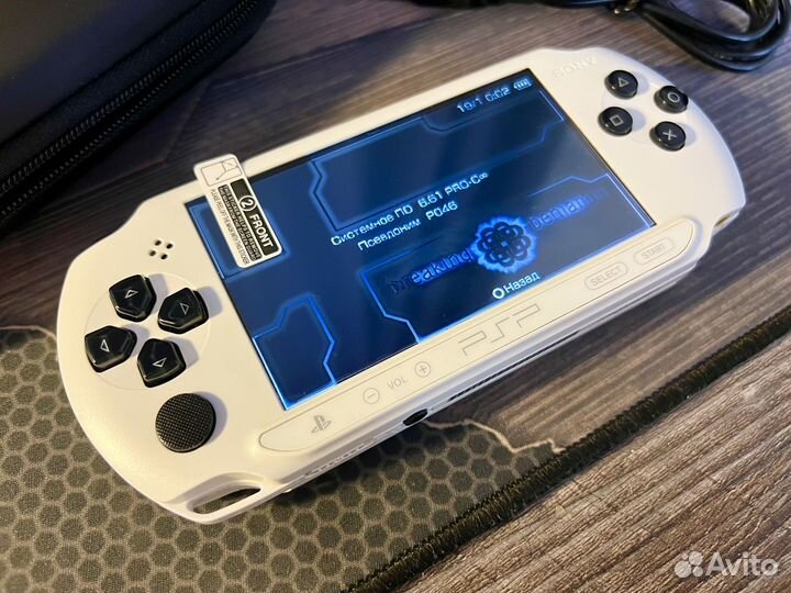 Sony PSP e1008 White Custom 64gb 7500 игр (набор)