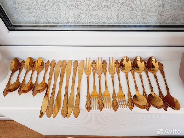 Набор столовых приборов вилки ложки золотые
