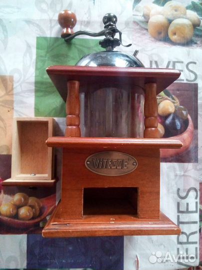 Кофемолка жерновая ручная