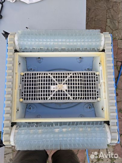 Робот пылесос для бассейна dolphin galaxy