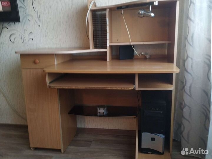 Компьютерный стол