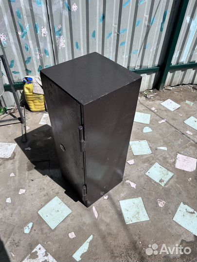 Сейф металлический