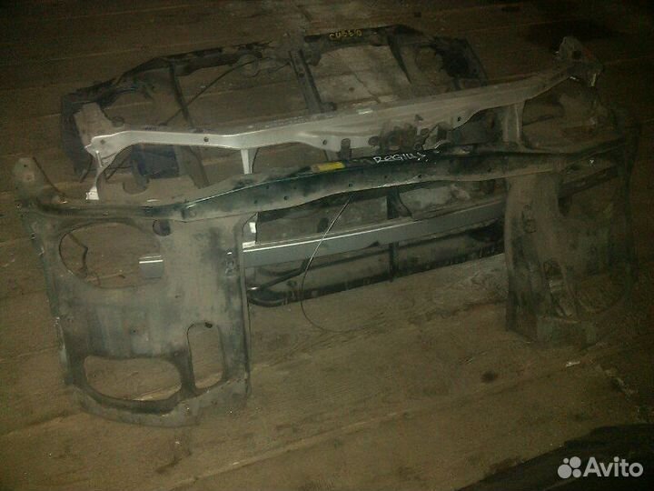 Рамка радиатора Toyota Hiace Regius RZH46