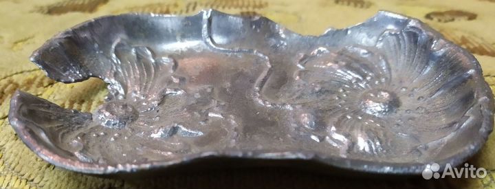 Мыльница оловянная с маками. Старинная