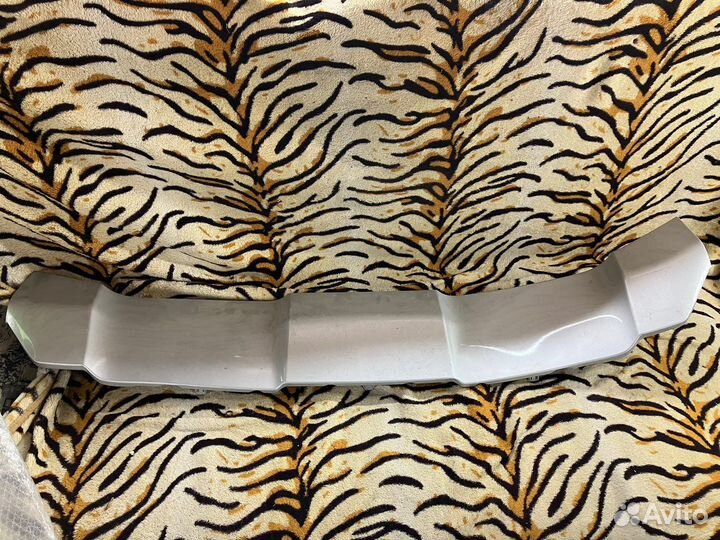 Накладка новая на передний бампер Lexus