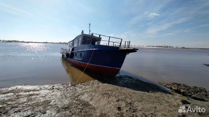 Катер килевой, с двигателем мтз 80